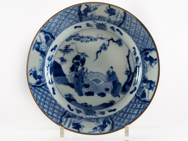 het Chinees porselein is vervaardigd onder de regering van keizer Kangxi (1662-1722)